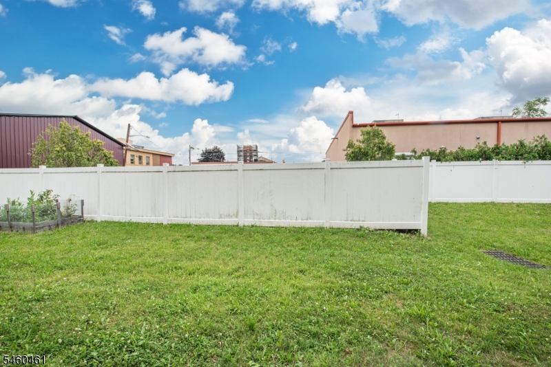 24 Van Pelt Pl B Property Photo 24