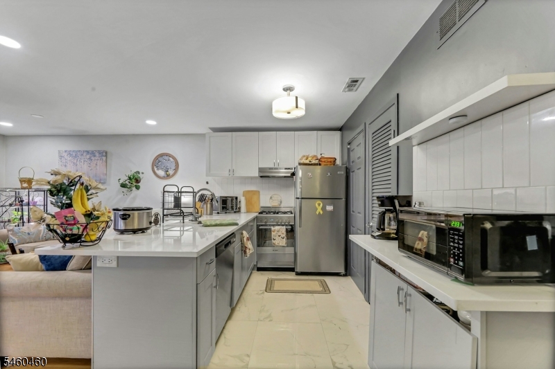 4 Davos Dr 9 Property Photo 5