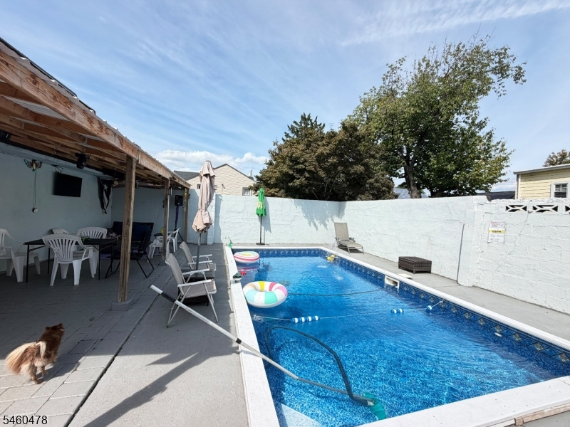 865 Birch St Property Photo 3