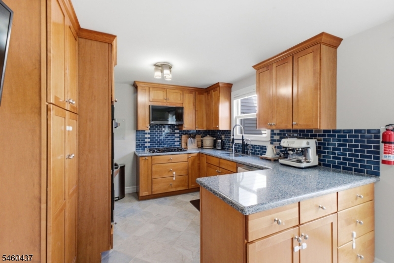353 Whitewood Rd Property Photo 13