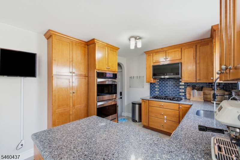 353 Whitewood Rd Property Photo 14