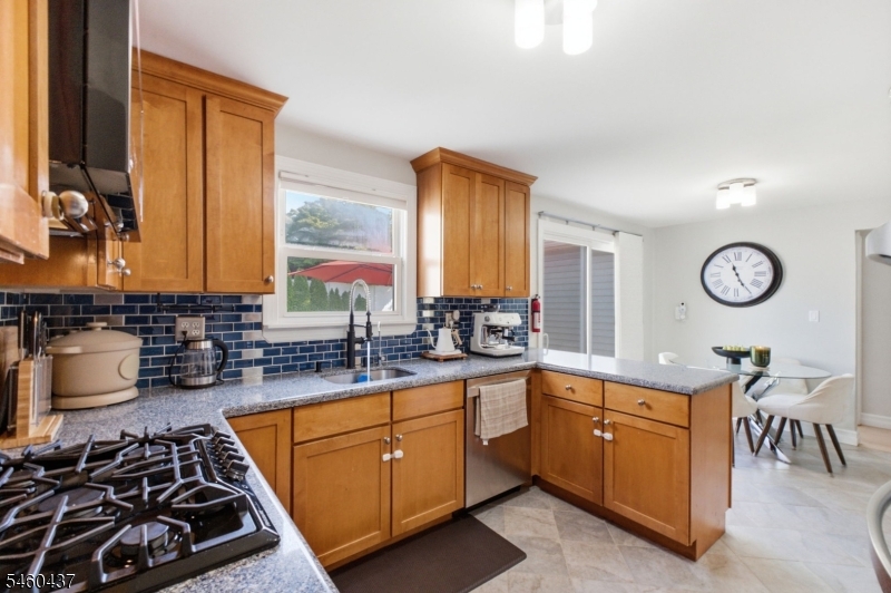 353 Whitewood Rd Property Photo 15
