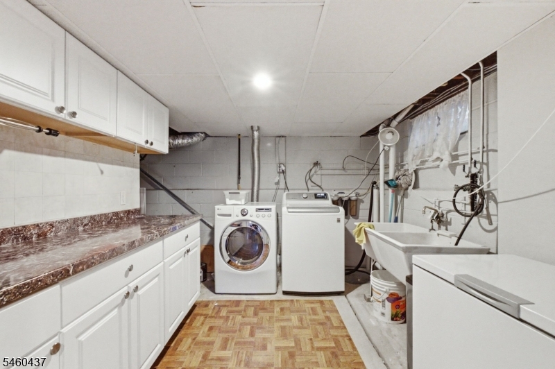 353 Whitewood Rd Property Photo 30