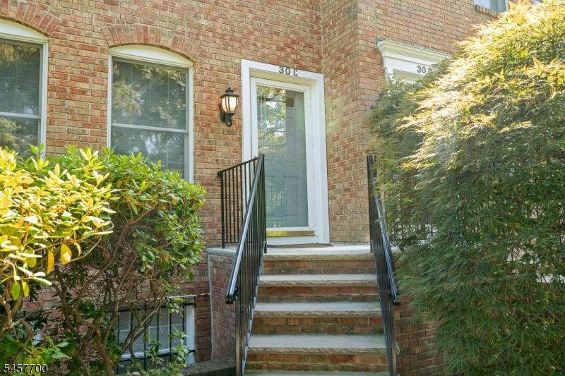 30 Elm St 30c Property Photo 3