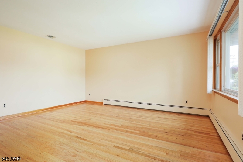 2831 Bradbury Ave Property Photo 3