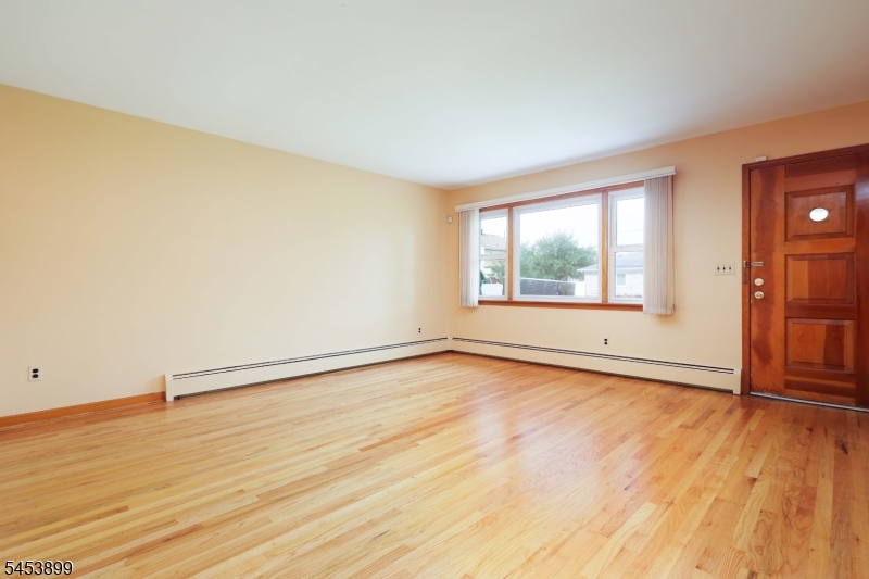 2831 Bradbury Ave Property Photo 4