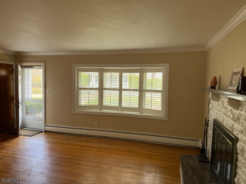 54 S Central Ave Property Photo 2