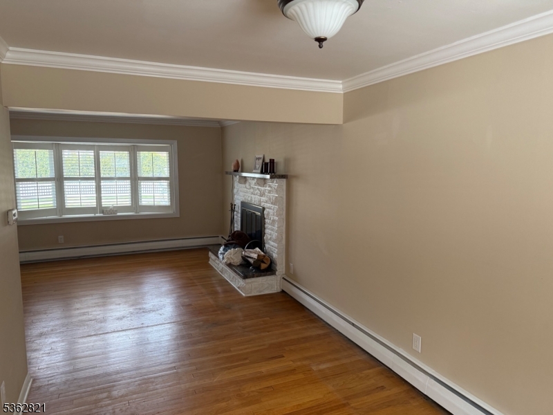 54 S Central Ave Property Photo 4