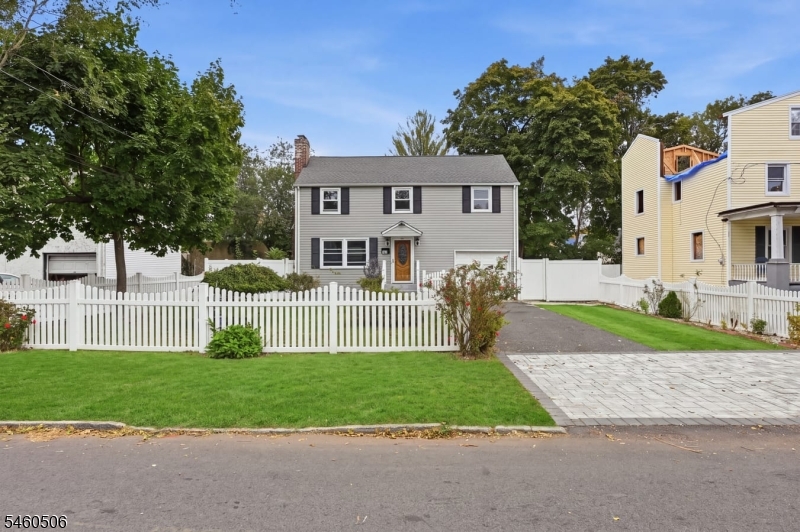 1079 Rose St Property Photo 1
