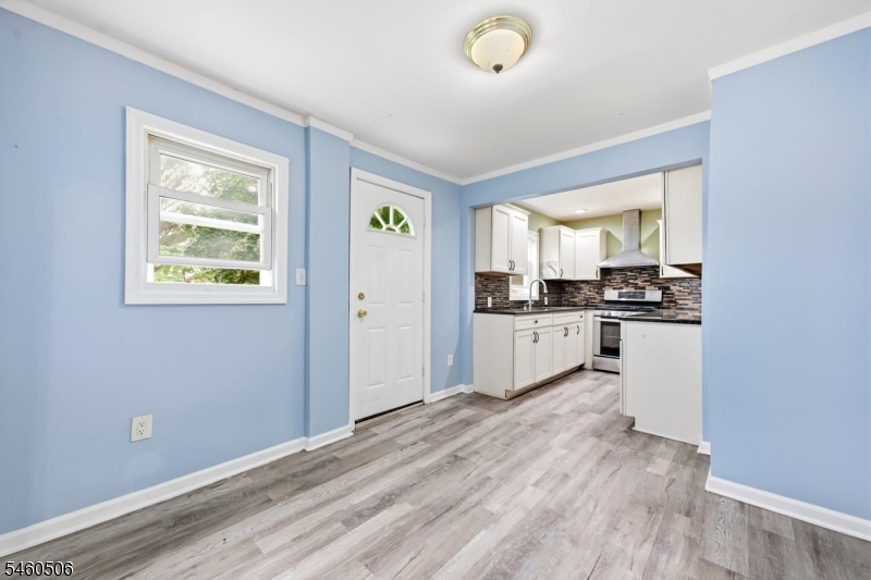 1079 Rose St Property Photo 10