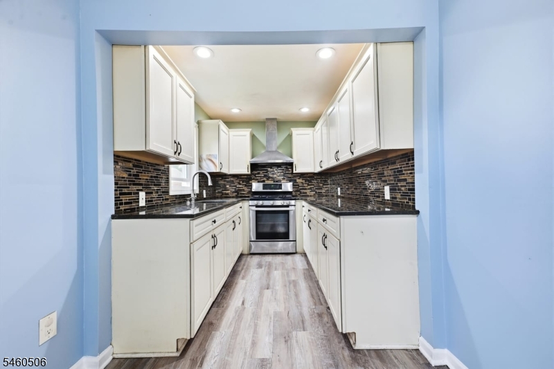 1079 Rose St Property Photo 12