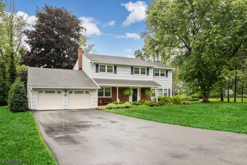 3 Bridle Ln Property Photo 2