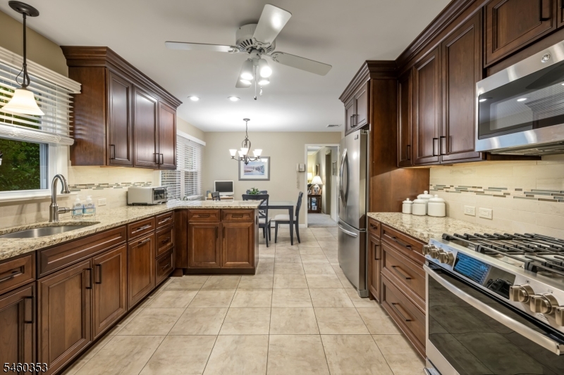 3 Bridle Ln Property Photo 13