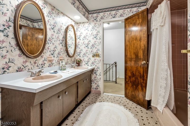 3 Bridle Ln Property Photo 22