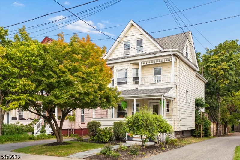 41 N Willow St Property Photo 1