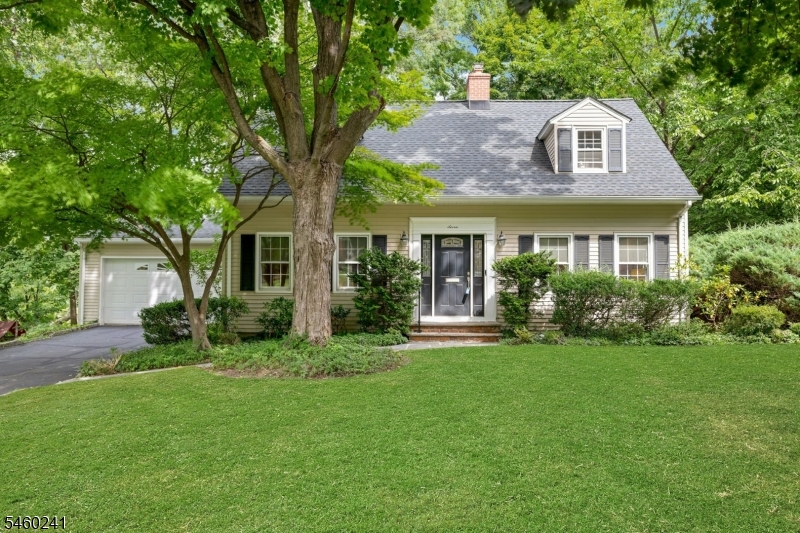 7 Sharon Rd Property Photo 1