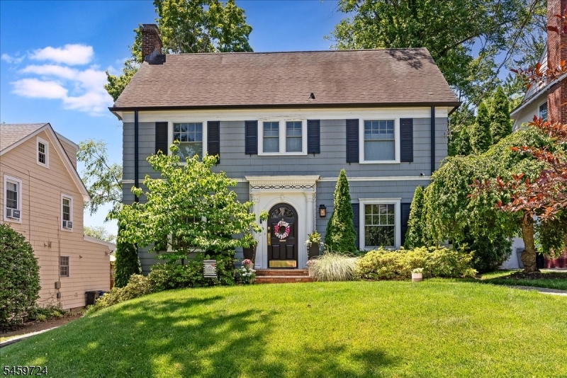 54 Elm St Property Photo 1