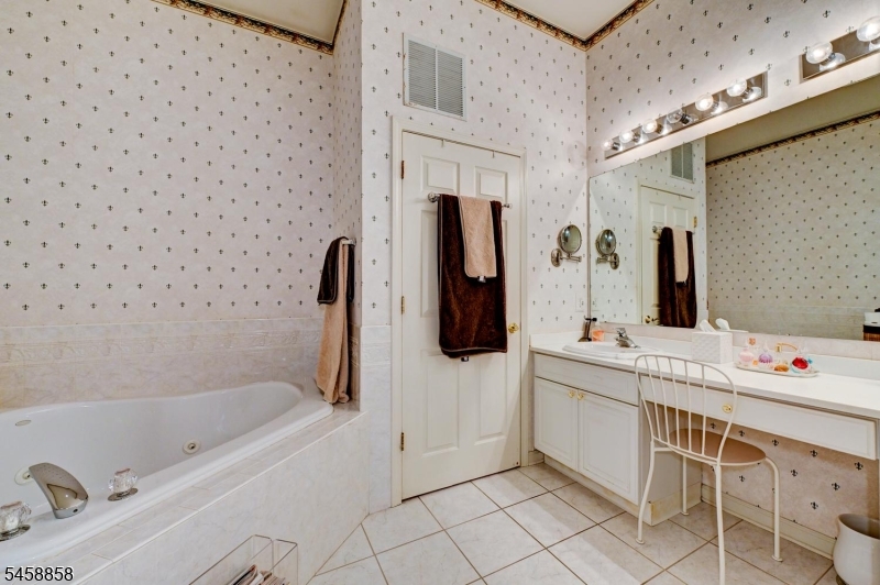 1409 Four Seasons Dr 1409 Property Photo 27