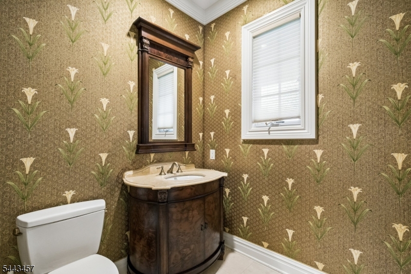 9 Canterbury Ln Property Photo 8