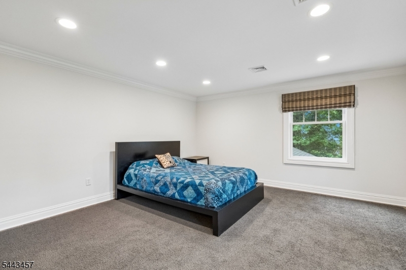 9 Canterbury Ln Property Photo 26