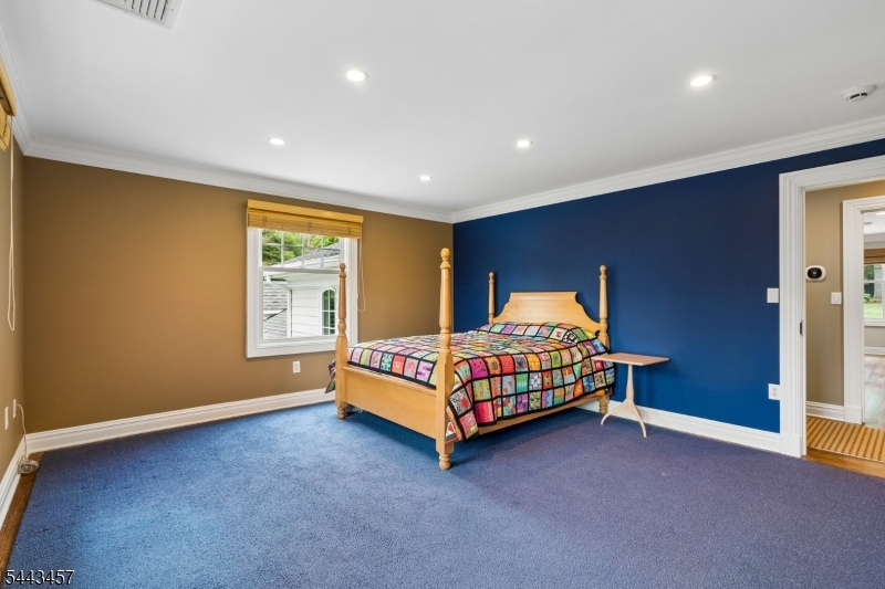 9 Canterbury Ln Property Photo 28