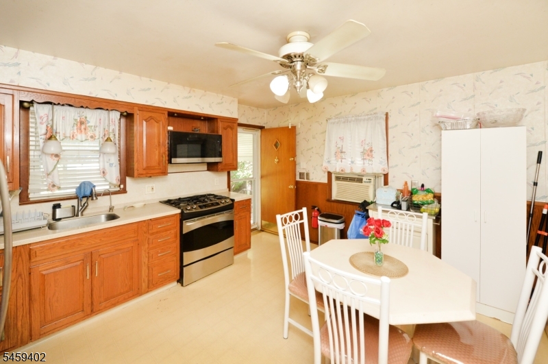 62 Knapp Ave Property Photo 4