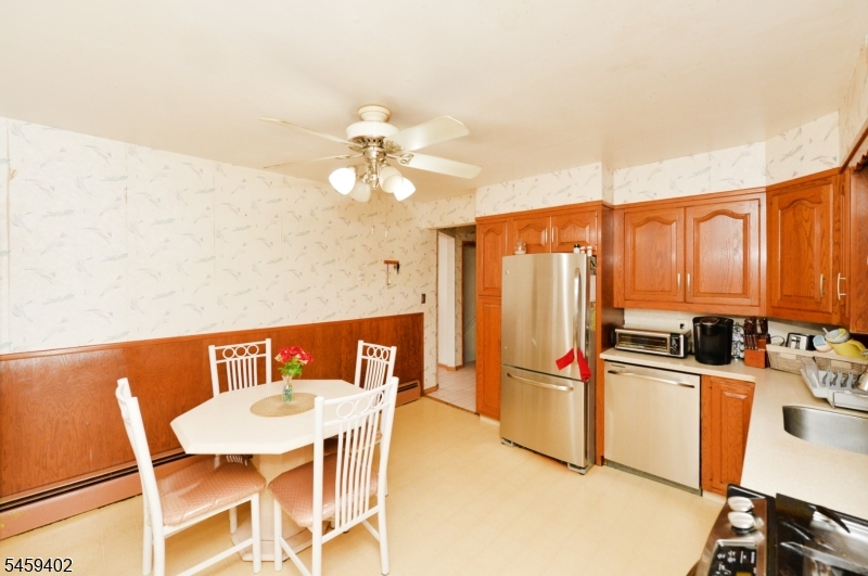 62 Knapp Ave Property Photo 5