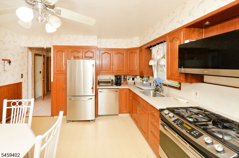 62 Knapp Ave Property Photo 6