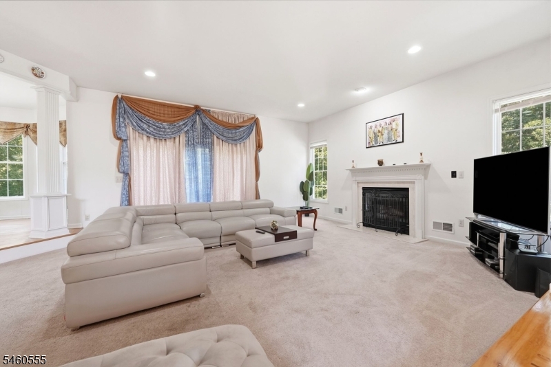 6 Andre Ct Property Photo 9