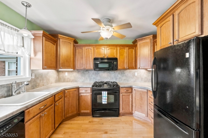1135 Valley Rd Property Photo 2