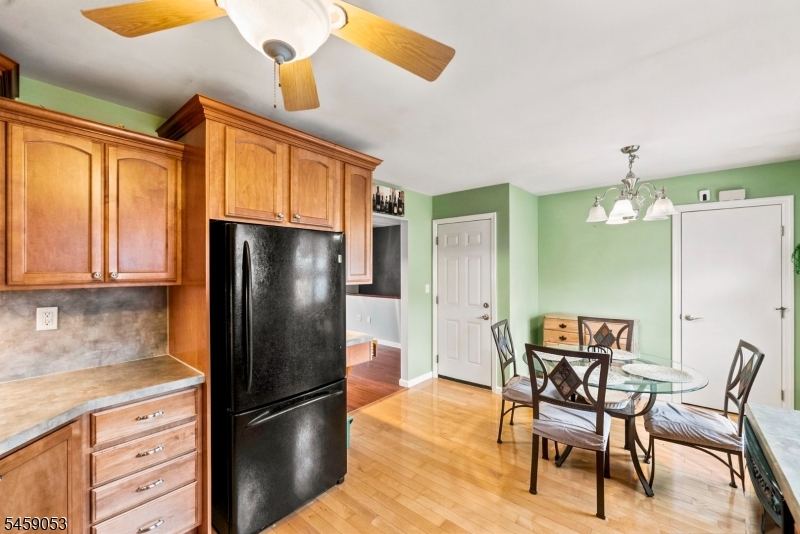 1135 Valley Rd Property Photo 3