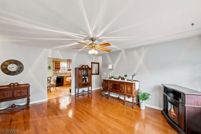 1135 Valley Rd Property Photo 7