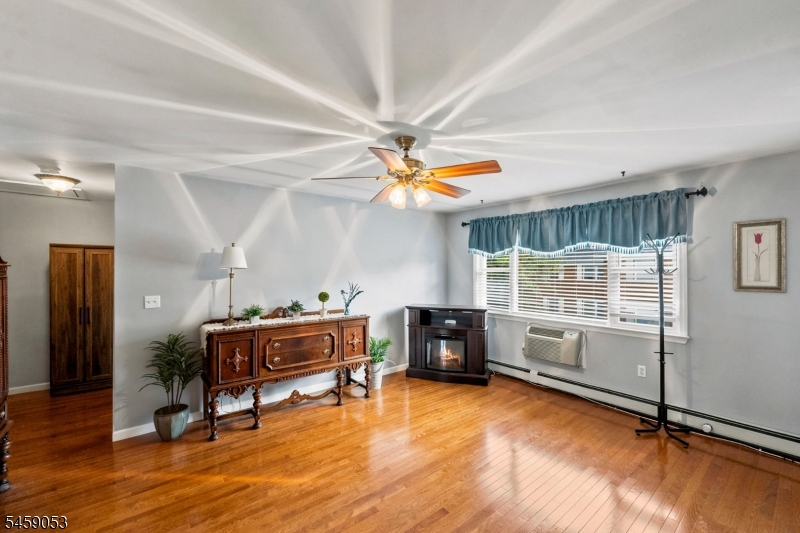 1135 Valley Rd Property Photo 8