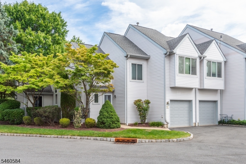 17 Constitution Ct