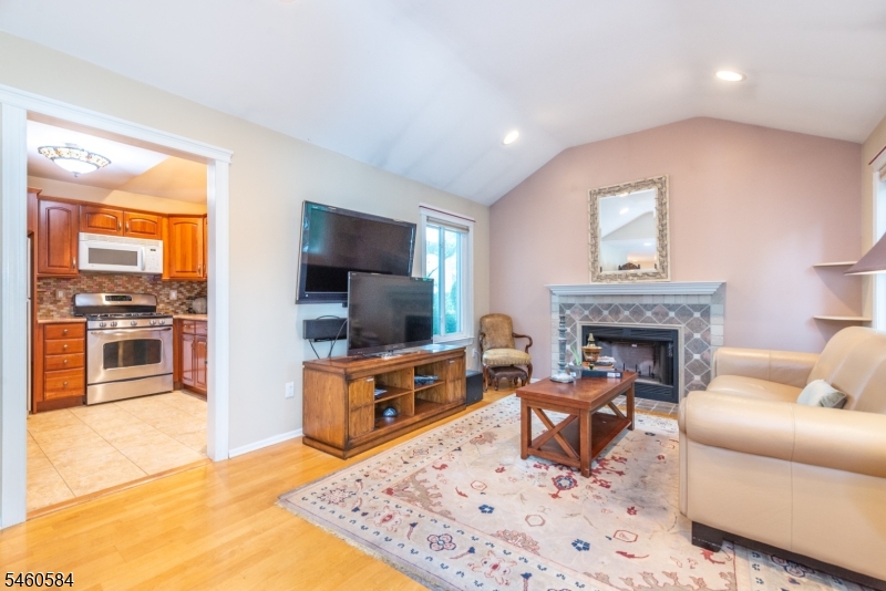 17 Constitution Ct Property Photo 4