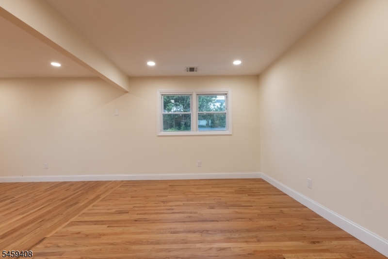 375 Broad St 2 Property Photo 6