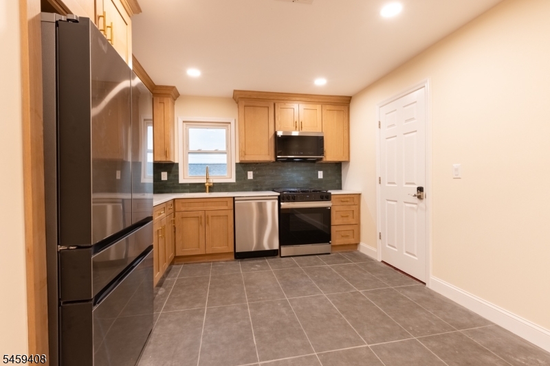 375 Broad St 2 Property Photo 8