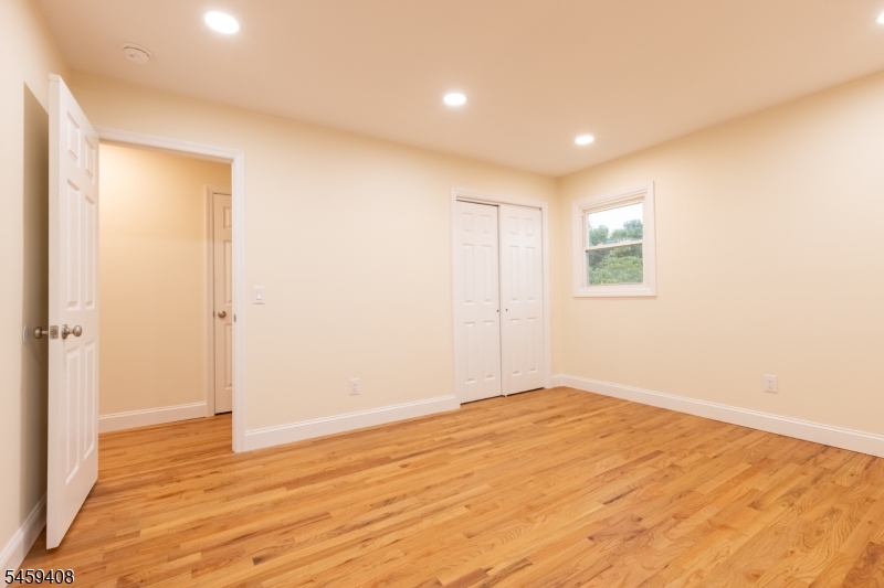 375 Broad St 2 Property Photo 17
