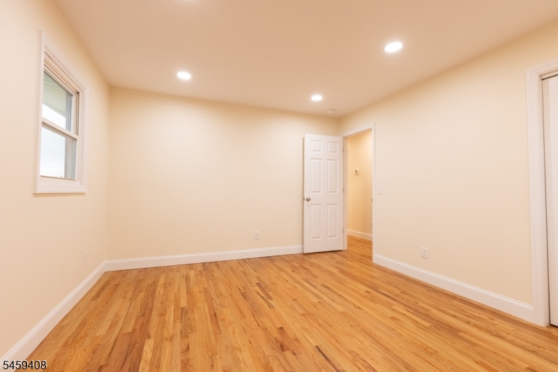 375 Broad St 2 Property Photo 18