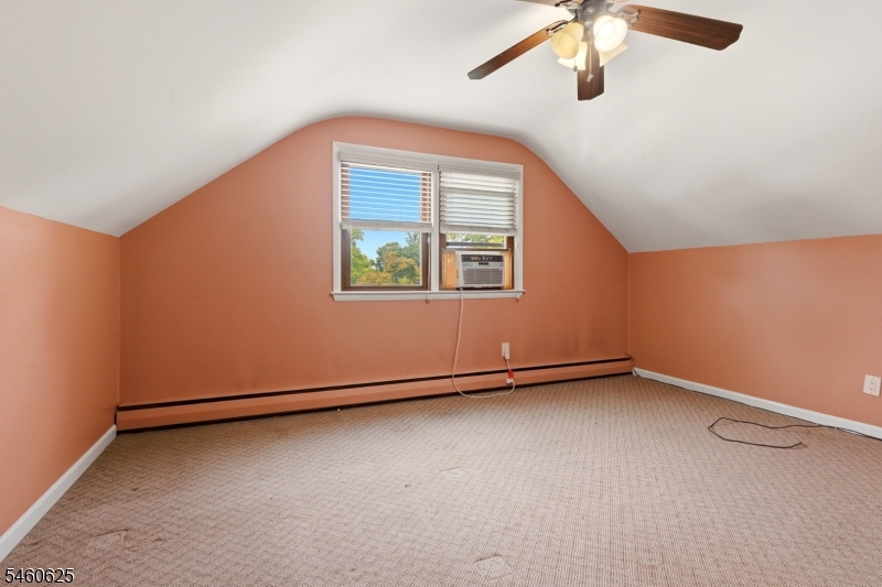 33 Willow Ave Property Photo 5