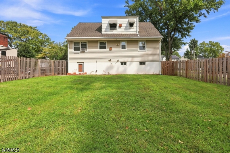 33 Willow Ave Property Photo 17