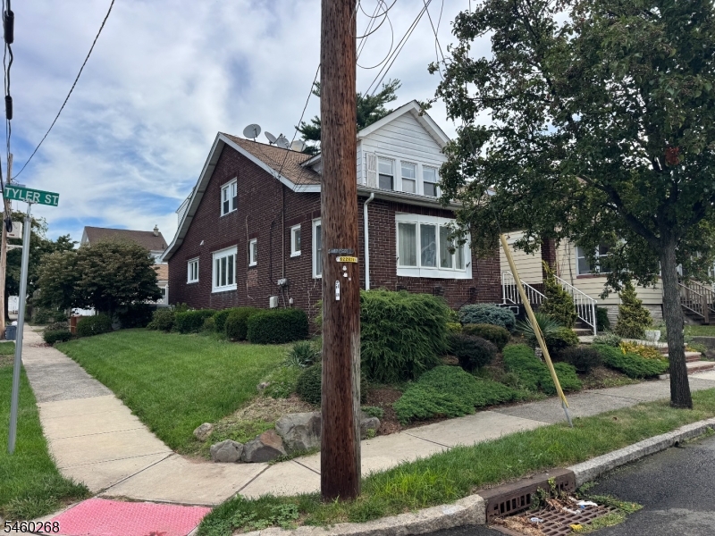 2059 Tyler St Property Photo 1