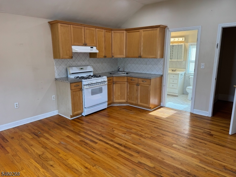 2059 Tyler St Property Photo 3