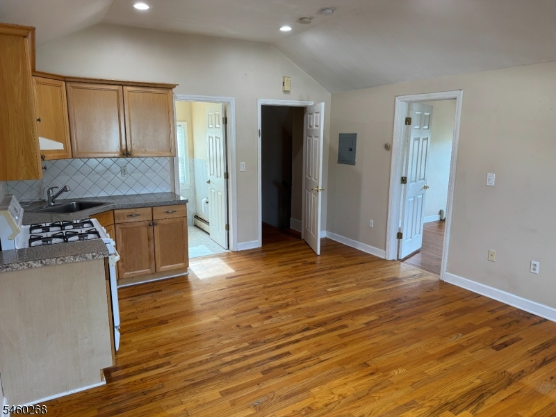 2059 Tyler St Property Photo 4