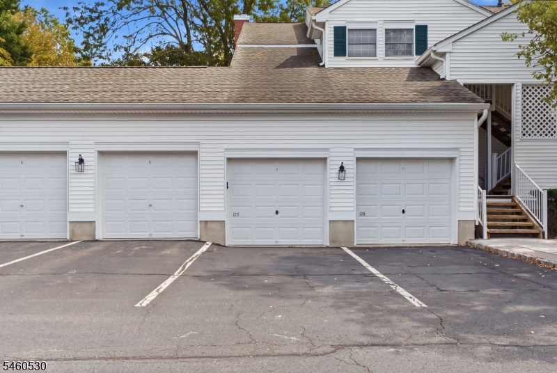 125 Smithfield Ct Property Photo 2