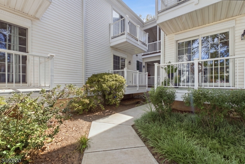 125 Smithfield Ct Property Photo 3