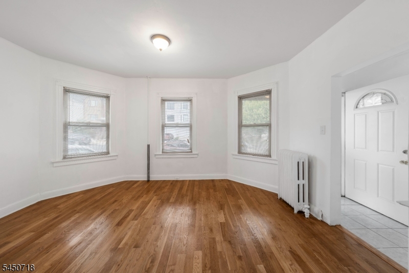 352 Forest St Property Photo 5