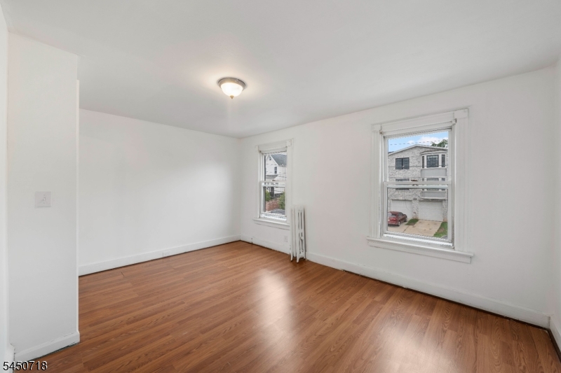 352 Forest St Property Photo 12