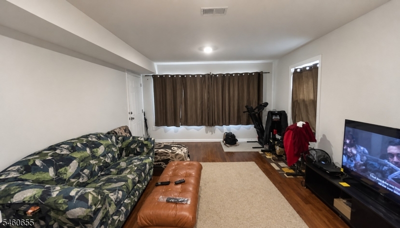 54 Elliott St 3 Property Photo 4