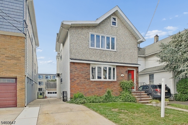 14 Pine St Property Photo 2